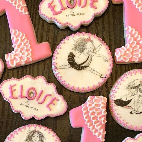 Lindsey Miles on Instagram: "Like, are you kidding me?! 💕🤤 These “Eloise at the Plaza” inspired cookies were an absolute DREAM to create! So darn cute and girly in every way! 🎀 A very happy 1st birthday to sweet Eloise! I hope she enjoyed the cookies! 😋 😉 . . . DM me to place an order. 😊" Eloise At Christmastime Party, Eloise Themed Party, Eloise Birthday Theme, Eloise Birthday Party, Eloise At The Plaza Party, Eloise At The Plaza Birthday Party, Matilda Birthday Party Theme, Eloise Birthday, Eloise At The Plaza