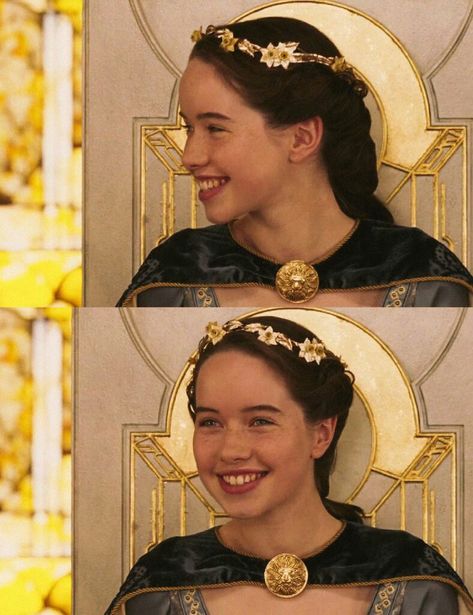 Susan Pevensie Crown, Narnia 1, English Mansion, Narnia Cast, Susan Pevensie, Anna Popplewell, Courage Dear Heart, Prince Caspian, Reading Between The Lines