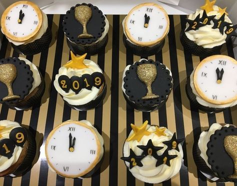 New Year Eve Party Cake Ideas New Year Cupcakes Ideas, New Years Cupcake Ideas, Happy New Year Cake Design, New Years Eve Cupcakes, New Year Cake Design, New Years Cupcakes, New Year Cake Designs, Happy New Year Cake, Party Cake Ideas