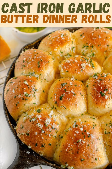 Garlic Butter Dinner Rolls, Cast Iron Bread Recipes, Cast Iron Recipes Dinner, Butter Dinner Rolls, Cast Iron Skillet Recipes Dinner, Dutch Oven Recipes Cast Iron, Cast Iron Bread, Cast Iron Skillet Cooking, Skillet Bread