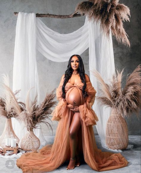 Black Women Maternity Shoot, Maternity Shoot Black Women, Boho Maternity Photos, Maternity Shoot Outfit, Maternity Picture Outfits, Photoshoot Pregnancy, Maternity Studio Photoshoot, Cute Pregnancy Pictures, Maternity Photography Poses Couple