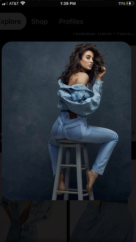 Denim Outfit Photoshoot, Denim Fashion Photography, City Fashion Photography, Denim Photoshoot, White Shirt And Blue Jeans, Denim Editorial, Shooting Studio, Studio Photography Fashion, Blue Jean Outfits