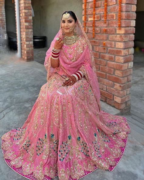 Sikh Bride Lengha, Wedding Lehnga Designs Latest, Punjabi Bridal Lehenga, Sikh Wedding Dress, Punjabi Wedding Dress, Bridal Lenghas, Wedding Lengha, Punjabi Dress Design, Pink Bridal Lehenga