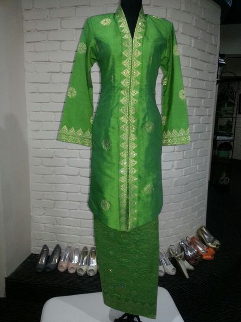 Malay  Traditional Kebaya Songket Tenun Baju Kebarung Songket, Traditional Outfits Malaysia, Malaysian Clothes, Kebaya Songket, Races Dress, Malay Traditional, Kurung Modern, Weddings Dress, Muslimah Wedding