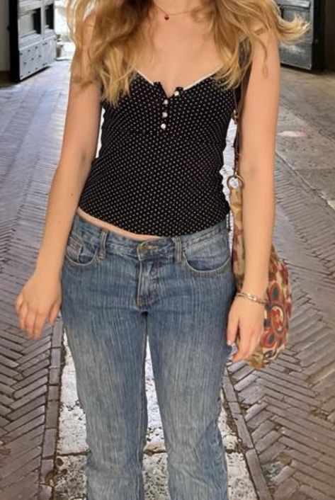 Brandy Melville Coquette, Brandy Melville Jeans, Models Off Duty Style, Polka Dots Outfit, Downtown Outfits, Effortless Outfit, Cute Everyday Outfits, Low Rise Jeans, Outfit Inspo Fall