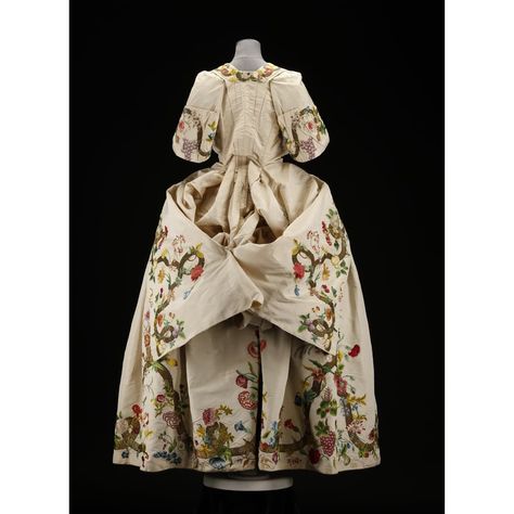 This cream silk gown was reputedly worn by Margaret Oliphant of Gask when she was received at the Palace of Holyroodhouse. Tt was probably adapted for the event. 1740s Fashion, 1700 Fashion, 18th Century Dress, Rococo Fashion, 18th Century Clothing, 18th Century Fashion, Century Clothing, Historical Costume, Historical Dresses