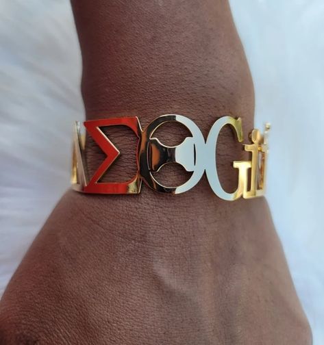 BellaRaesJewelryLLC - Etsy Delta Sigma Theta Outfits Fashion, 50th Birthday Party For Women, Sorority Paraphernalia, Delta Sigma Theta Gifts, Sorority Jewelry, Delta Girl, Delta Sorority, Theta Sorority, Greek Gifts