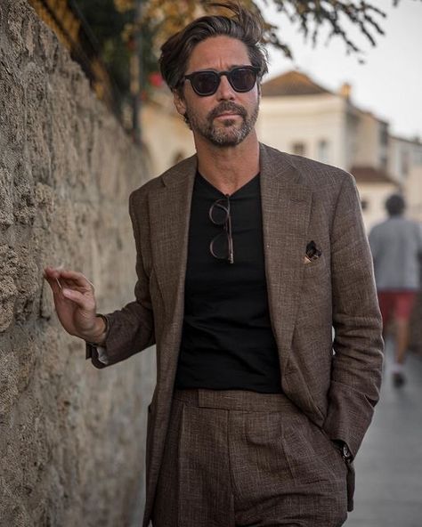 Men’s Modern Suits, Mens Sartorial Style, Men’s Brown Suit Outfit, Men’s Suit Inspiration, Black And Brown Suit Men, Textured Suits For Men, Modern Men’s Suits, Men’s Suit With Tshirt, Mens Work Suit