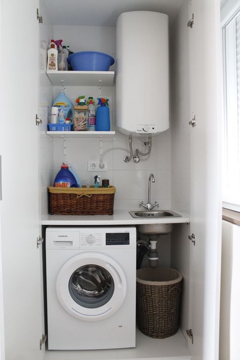 Lavaderos Ideas, Kitchen Wallpaper Ideas, Outdoor Laundry Rooms, Tiny Kitchen Design, Dirty Kitchen, Laundry Room Layouts, Laundry Design, Modern Laundry Rooms, Laundry Room Inspiration