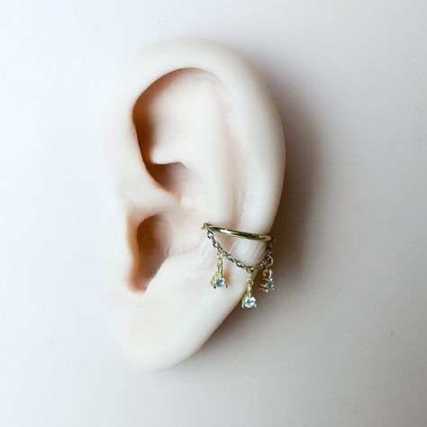 * Size in the main photo is 10mm conch Diamond CZ  gold.  Available in the following finish.  Implant grade titanium in silver or gold.  Gauge: 16g or 18g Diameter: 8mm, 10mm, 12mm Sold as single. I ship worldwide. Afro Jewelry, Conch Earrings, Types Of Ear Piercings, Conch Jewelry, Cool Ear Piercings, Pretty Ear Piercings, Helix Hoop, Conch Earring, Helix Earrings