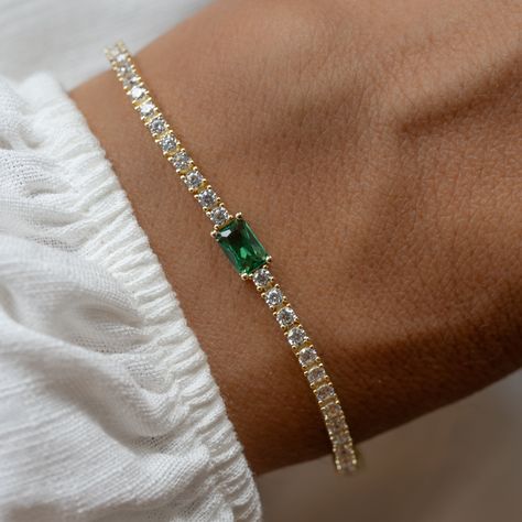 Super chic tennis bracelet with an emerald baguette charm, that is beautiful and elegant! Adds a nice touch of sparkle! Looks like real diamonds! We use a Thick plating of 14k Gold or Rhodium over brass Available in Sizes: 6.5" or 7" 2mm Thickness 4x6mm Baguette Stone Latch Closure Nickel-free, lead free and hypoallergenic Highest Grade CZ for an authentic diamond look Available in Diamond, Sapphire, or Ruby Jewellery Wardrobe, Emerald Bracelet, Chunky Earrings, Bridesmaid Gifts Jewelry, Sapphire Bracelet, Tennis Bracelet Diamond, Diamond Jewellery, Jewelry Inspo, Green Grass