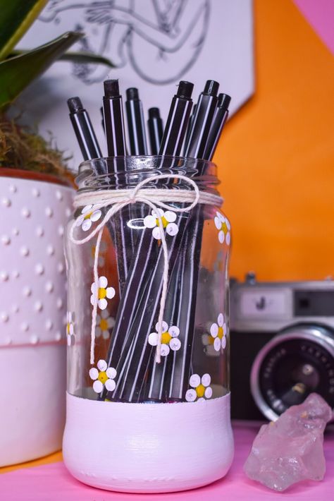 Pencil Cup Diy, Painting Glass Jars, Painted Pots Diy, Jar Art, Diy Glass Bottle Crafts, Diy Jar Crafts, Pencil Painting, Hand Crafts For Kids, Diy Bottle Crafts