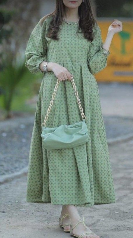 Simple Lawn Frocks Design, Frock Stitching, Long Kameez, Summer Dress Outfits Casual, Simple Dress Casual, Simple Frock Design, Long Frock Designs, Simple Frocks, Latest Dress Design