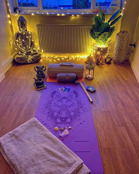 Healing Room Decor, Yoga Room Ideas, Yoga Corner, Yoga Sanctuary, Home Yoga Room, Yoga Meditation Room, Reiki Room, Spiritual Room, Meditation Room Decor