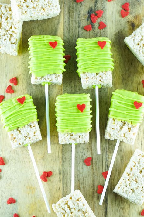 Christmas Rice Crispy Treats, Grinch Christmas Treats, Grinch Snack, Krispie Treats Christmas, Christmas Rice, Homemade Rice Krispies Treats, Christmas Party Treats, Grinch Cake, Grinch Christmas Party