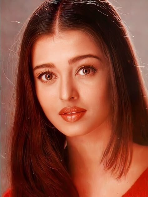 Ashwaria Rai Pics, 90s Bollywood Fashion, Aishwarya Rai Pictures, Modern Disney Characters, Juhi Chawla, Love Wallpaper Backgrounds, 90s Bollywood, Actor And Actress, Indian Tv Actress