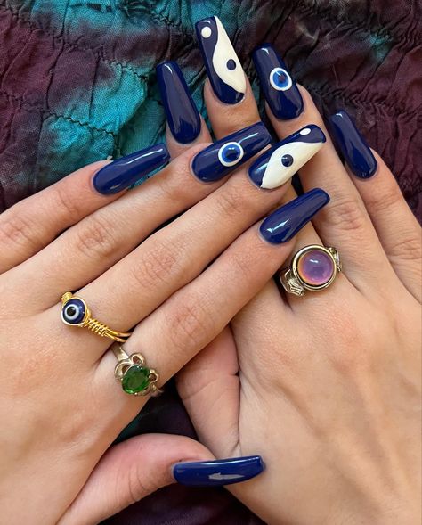 Hippie Nail Ideas, Spiritual Nails, Pretty Poison, Diy Nails Easy, Acrylics Nails, Evil Eye Nails, Hippie Nails, Cute Simple Nails, Nail Colour