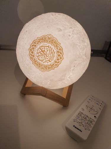 Islamic Gifts Ideas, Islamic Room, Lamp Wallpaper, Lantern Photo, Aesthetic Lamp, Muslim Prayer Room Ideas, Wallpaper Islamic, Islamic Wall Decor, Moon Lamp