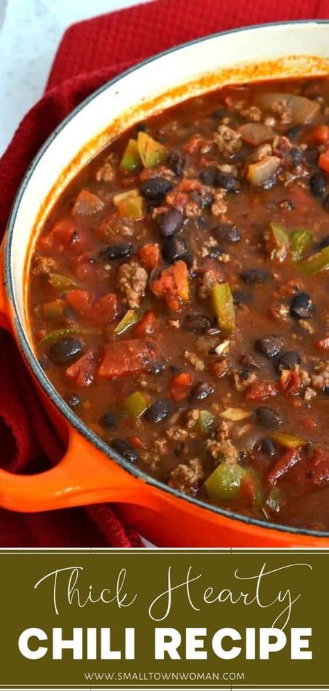 A Thick Hearty Chili Recipe with black beans, ground beef, tomatoes, onions, green bell peppers and a perfect blend of spices! This simple recipe is freezer-friendly making it perfect for a weeknight family dinner. Save this pin! Thick Chili Recipe, Easy Beef Chili Recipe, Beef And Bean Chili, Weeknight Family Dinner, Chili Recipe With Black Beans, Chili Recipe Stovetop, Hearty Chili Recipe, Green Pepper Recipes, Homemade Chili Recipe