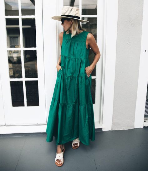 Maxi Dress Outfit Summer, Green Ruffle Dress, Sommer Strand Outfit, Maxi Dress Outfit, Rock Outfit, Fresh Outfits, Summer Beach Outfit, Maxi Robes, Looks Chic