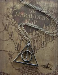 Harry Potter THE DEATHLY HALLOWS Pendant Necklace Harry Potter Love Quotes, Deadly Hallows, Deathly Hallows Necklace, Elder Wand, Marauders Map, Harry Potter Gif, Hogwarts Aesthetic, Slytherin Aesthetic, Harry Potter Diy