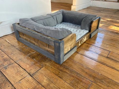 Rustic Dog Beds, Farmhouse Dog Beds, Dog Bed Frame, Wood Dog Bed, Pallet Dog Beds, Custom Dog Beds, Dog House Diy, Diy Dog Bed, Gray Trim