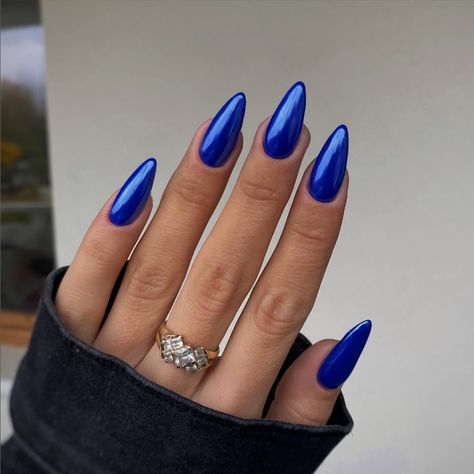 Royal Blue Acrylic Nails Short Almond, Chrome Royal Blue Nails, Royal Blue Crome Nails, Dark Blue Nails With Chrome, Silver And Blue Nail Designs, Blue Fall Nails 2024, Michigan Wolverines Nails, Royal Blue Nails With Chrome, Bright Blue Chrome Nails