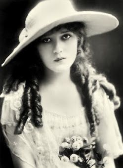 Lillian Gish Dorothy Gish, Lillian Gish, Hollywood Vintage, Mary Pickford, Silent Film Stars, Silent Movie, Dirty Dancing, Vintage Portraits, Silent Film