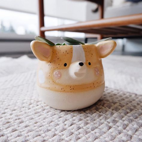 Corgi Ceramic, Object Drawing, Garden Pottery, Clay Mugs, Thrown Pottery, Clay Art Projects, Ceramic Teapots, Polymer Clay Projects, Pet Bottle