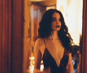 Sabrina Claudio, Dark Feminine, 5k Followers, Mirror, Instagram Photos, Red, Hair, Instagram, Black