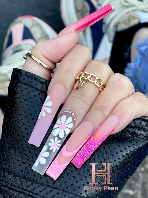 Nails Shades Of Pink, Nails Products, Uñas Ideas, 2022 Nails, Season Nails, Gel Paint, Red Acrylic Nails, Floral Nail Designs, Anime Nails