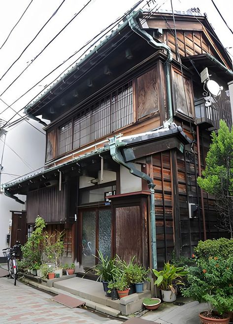 Japan Architecture Traditional, Japanese Wooden House, Japanese Architecture House, Japan Farmhouse, Tiny Japanese House, Tokyo Home, Old Wooden House, Japanese Exterior, Japanese Neighborhood