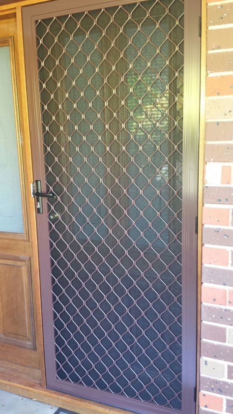 Grill Design Modern, Home Grill Design, Aluminium Door Design, Security Door Design, Aluminum Screen Doors, Grill Designs, Porte In Ferro, Window Grill Design Modern, Security Screen Door