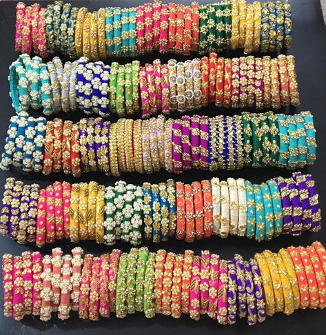 Maggam Work Bangles Designs, Rawsilk Bangles, Cloth Bangles, Maggam Work Bangles, Aari Bangles, Diy Bangles, Bride Fashion Photography, Thread Accessories, Fabric Bangles