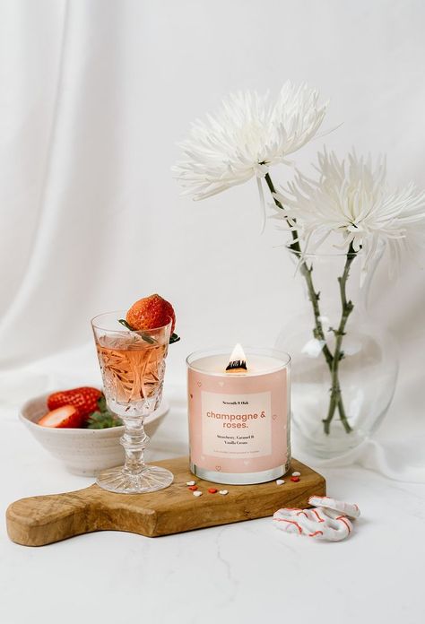 Valentines Candle Photography, Valentine’s Day Product Photography, Bougie Photoshoot, Candle Setup Ideas, Valentine’s Day Candles, Valentines Day Product Photography, Stori Idea, Vela Aesthetic, Valentines Day Candles