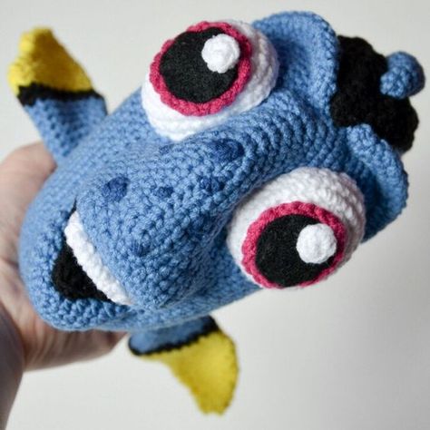 Crochet PATTERN Dory fish from Finding Nemo pattern by por Krawka: Fish From Finding Nemo, Crochet Movie, Cartoon Amigurumi, Crochetting Ideas, Nerd Amigurumi, Crochet Earth, Disney Patterns, Dory Fish, Disney Crochet