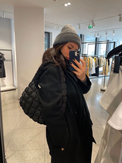 Padded Bag Outfit, Puffer Shoulder Bag, Cos Puffer Bag, Cos Bag Aesthetic, Cos Quilted Mini Bag, Cloud Bag Outfit, Cos Quilted Bag Outfit, Puffy Bag Outfit, Cos Bag Outfit