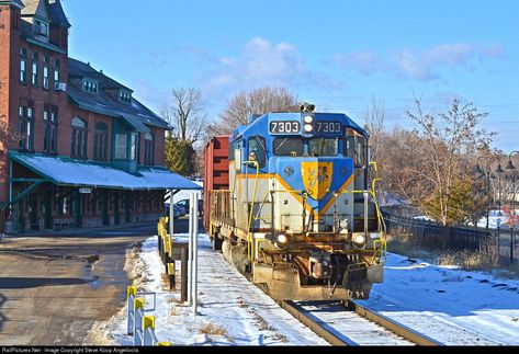 RailPictures.Net Photo: D&H 7303 Delaware & Hudson EMD GP38-2 at Plattsburgh, New York by Steve Koop Angelicola Plattsburgh New York, New Haven Railroad, Colebrookdale Railroad, Delaware And Hudson Railroad, Georgetown Loop Railroad, Railroad Companies, East Broad Top Railroad, Canadian Pacific Railway, Railroad Art