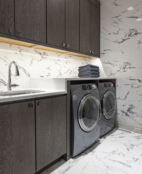 The room is wrapped in floor-to-ceiling marble tile making it super easy to clean. Marble Laundry Room, Laundry Room Marble, Japanese Kitchens, Laundry Room Tile, Ceramics Japanese, Custom Laundry Room, Tile Making, What Do I Want, Laundry Room Flooring