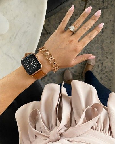 Smart Watch With Bracelets, Kendra Scott Watch Band, Kendra Scott Apple Watch Band, 44mm Apple Watch Women, Apple Watch 45mm Women On Wrist, Fancy Apple Watch Bands, Classy Apple Watch Bands, Black Apple Watch Style Women, Apple Watch Fashion Women