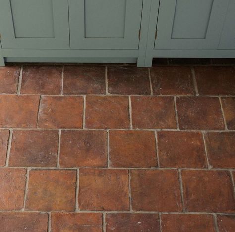 Terracotta Floor Tiles Kitchen, Terracotta Bathroom Floor, Terracota Tile, Terracotta Tiles Kitchen, Red Tile Floor, Stone Tiles Kitchen, Stone Kitchen Floor, Floors Of Stone, Modern Rustic Kitchen