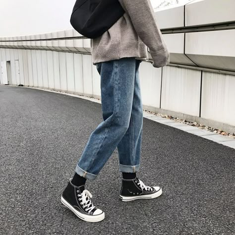 Slim Fit Ripped Jeans, Converse Outfit, Baggy Jeans Outfit, 일본 패션, Estilo Indie, Jeans And Converse, Black Converse, Outfits With Converse, Cuffed Jeans