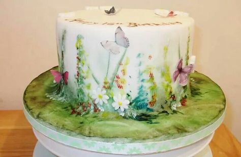 Meadow cake Meadow Cake Ideas, Meadow Birthday Party, Whimsical Garden Cake, Meadow Cake, Cake Meadow, Garden Birthday Cake, Woodland Wedding Cake, Woodland Meadow, Wildflower Cake