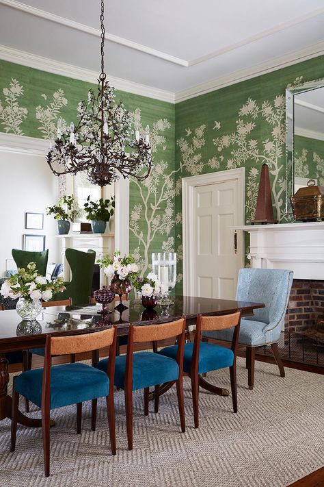 3 designers share the tried-and-true favorites they use on repeat Chinoiserie Dining Room, Bear Instagram, Chippendale Design, Blue Velvet Chairs, Green Dining Room, Chinoiserie Decorating, Chinoiserie Wallpaper, Green Walls, Dining Room Inspiration