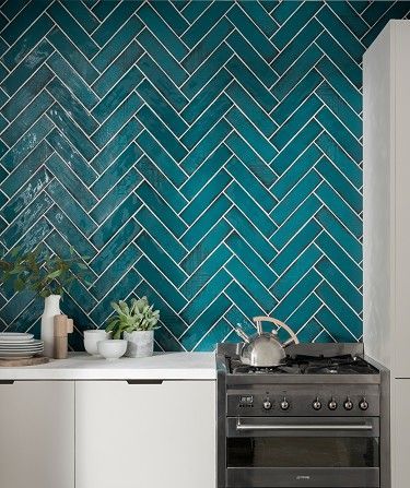 A stunning teal herringbone tile with white grout and popping against a lovely white kitchen Teal Tile, Classy Kitchen, Topps Tiles, Herringbone Backsplash, Stone Mosaic Tile, Kitchen Splashback, Herringbone Tile, Brick Tiles, Kitchen Floor Tile