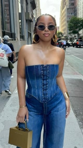 Jean Tube Top Outfit, Jean Tube Top, Denim Corset Outfit, Tube Top Outfits, Dior Style, Corset Outfit, Denim Corset, Tube Top, Summer Style