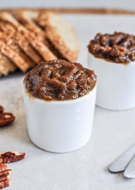 Roasted Pecan Pumpkin Butter // Pecan Pumpkin Butter, Pumpkin Spread, Pumpkin Butter Recipe, Flavored Butters, Pecan Pumpkin, Pecan Butter, Butter Making, Thanksgiving Gathering, Fresh Pumpkin