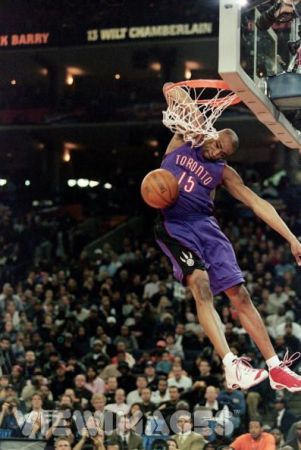 Vince Carter. He put his ARM IN THE RIM! Vince Carter Dunk, Best Dunks, Dunk Contest, Basket Nba, Vince Carter, Bola Basket, Tracy Mcgrady, Basketball Photos, Basketball Is Life