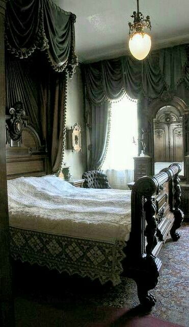 Old Bedroom, Victorian Bedroom, Victorian Interior, Victorian Interiors, Dark Bedroom, Home Decoration Ideas, Victorian Decor, Gothic Home Decor, Bedroom Green