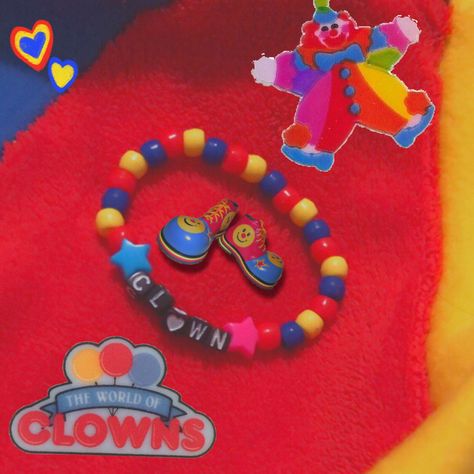 Clown Kandi Bracelet, Clowncore Kandi Bracelets, Clown Bracelet, Matching Bracelet Ideas, Matching Kandi Bracelets, Scene Bracelets, Kandi Inspiration, Kandi Singles, Pulseras Kandi